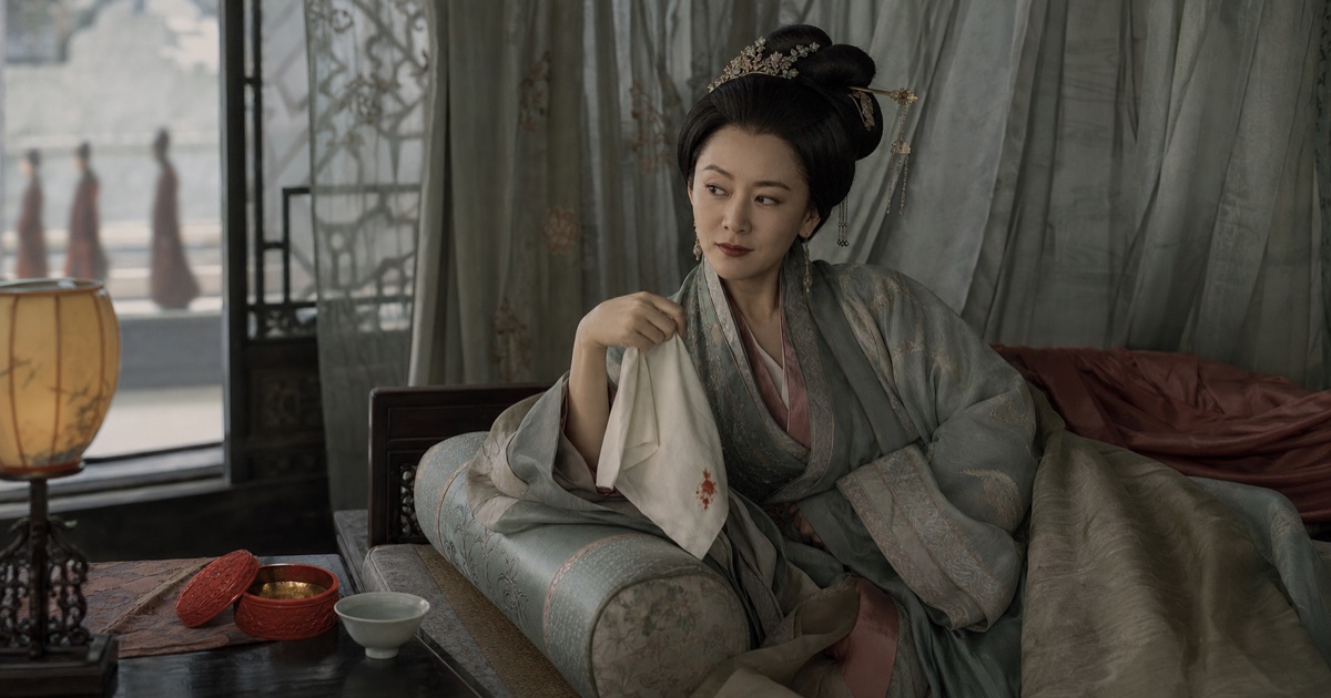 Consort Wan reclining behind gauze curtains with a cinnabar-stained silk handkerchief.